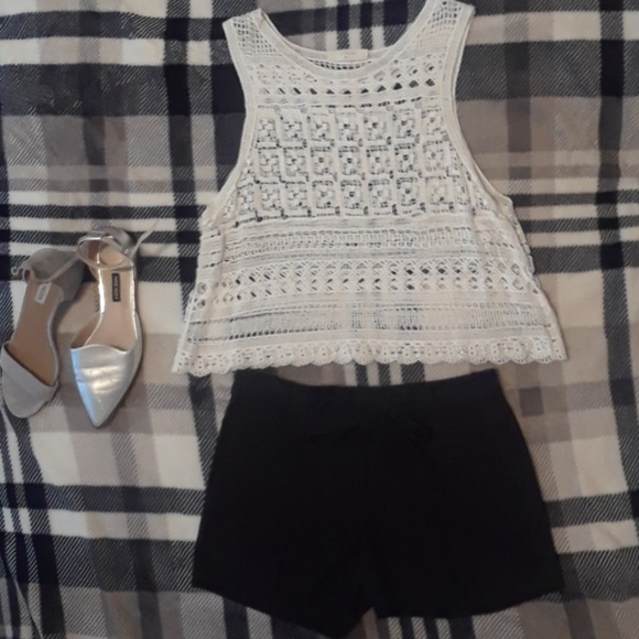 4 Inch, Straight fit through hip and beautiful - Picture 7 of 8